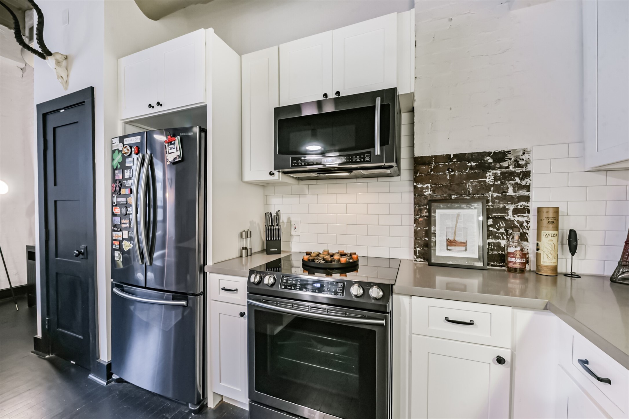 705 Main Street, Unit 321 Houston, TX 77002 - Photo 28 of 39 a kitchen with stainless steel appliances a stove a microwave and a sink