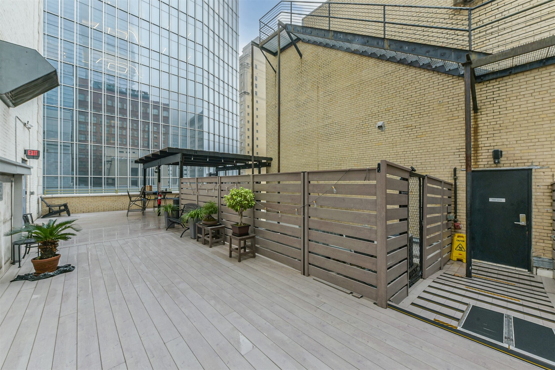 705 Main Street, Unit 321 Houston, TX 77002 - Photo 34 of 39 a view of a house with sitting area