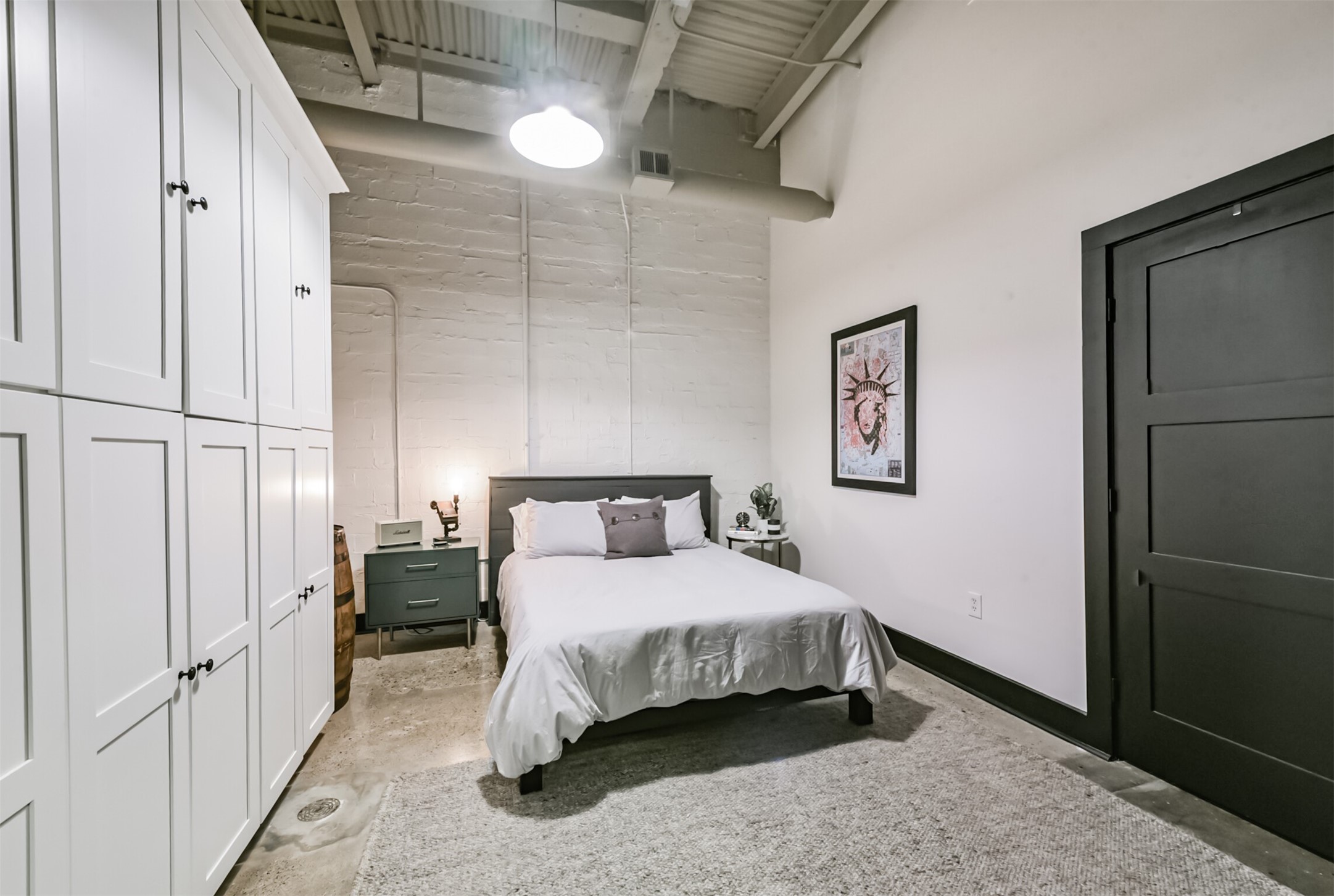 705 Main Street, Unit 321 Houston, TX 77002 - Photo 8 of 39 a bedroom with a bed and a table