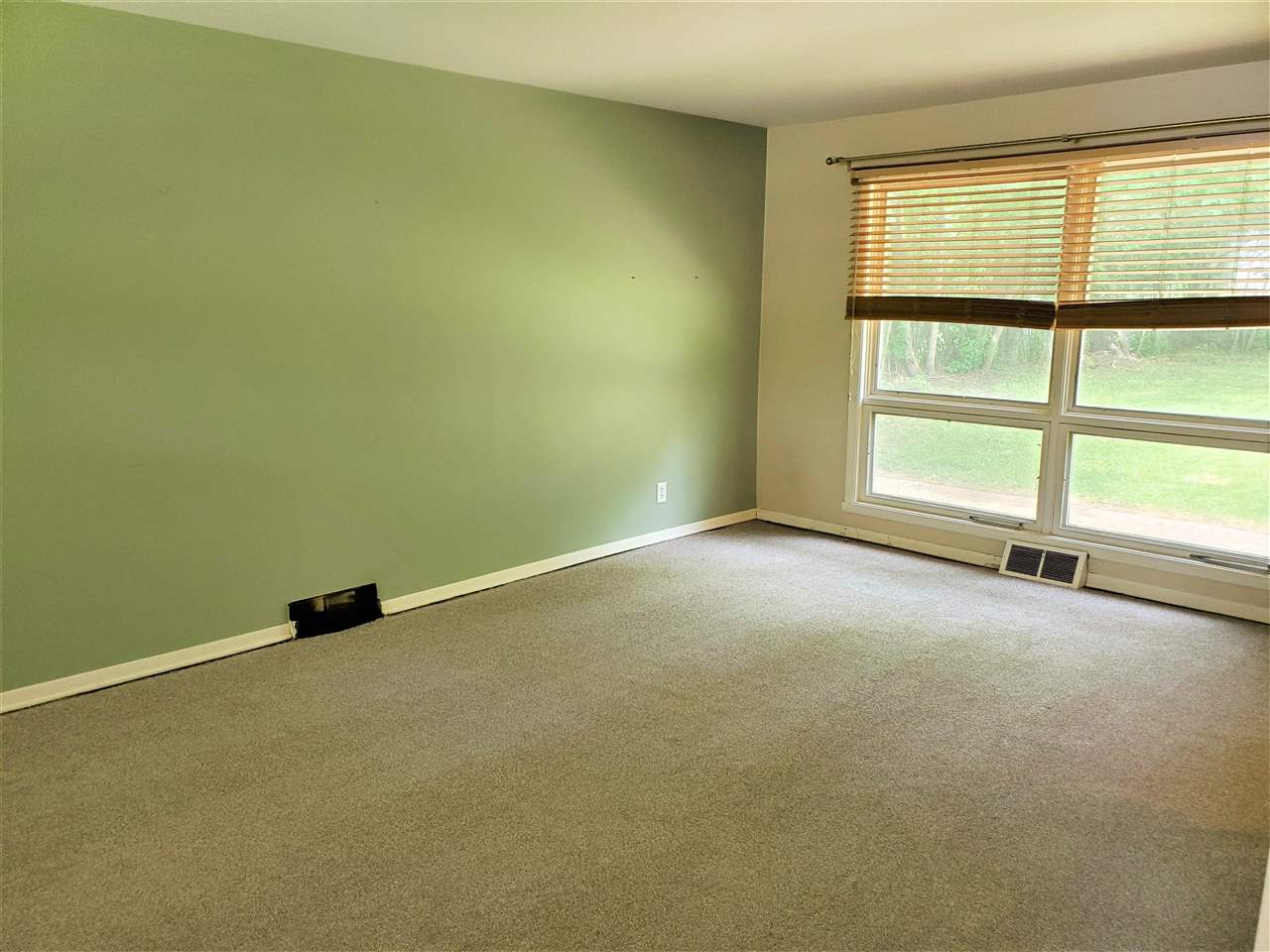 4720 Cayuga Road Rockford, IL 61107 - Photo 2 of 12 Gallery Image 2
