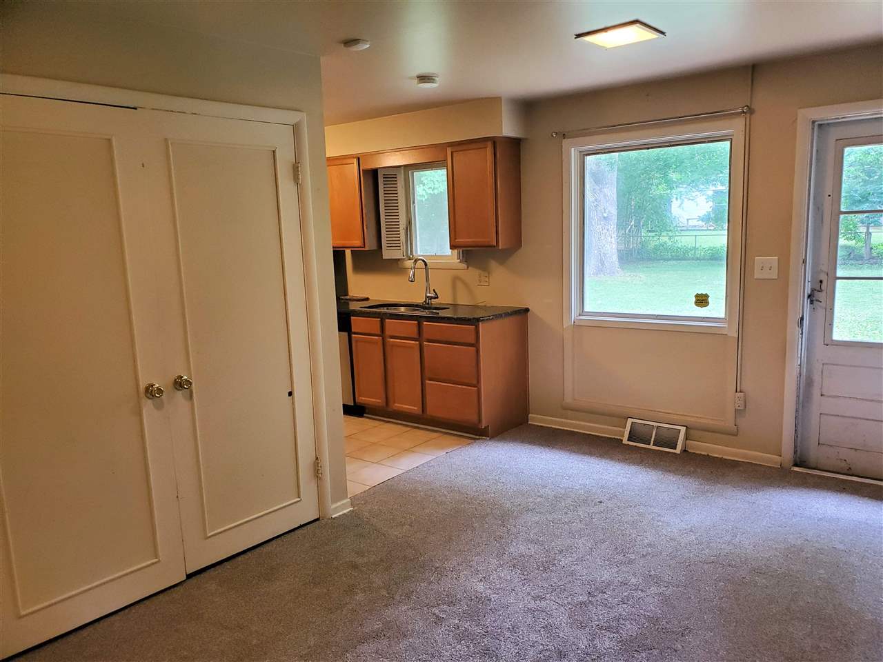 4720 Cayuga Road Rockford, IL 61107 - Photo 6 of 12 Gallery Image 6