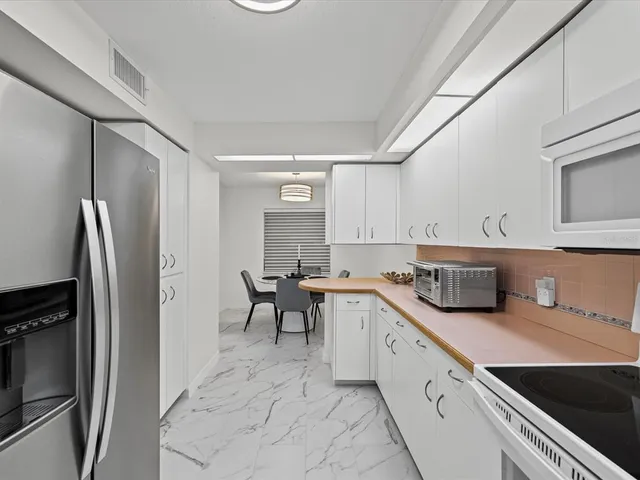 $3,750 | 6650 Sunset Way, Unit 204, St. Pete Beach, FL 33706