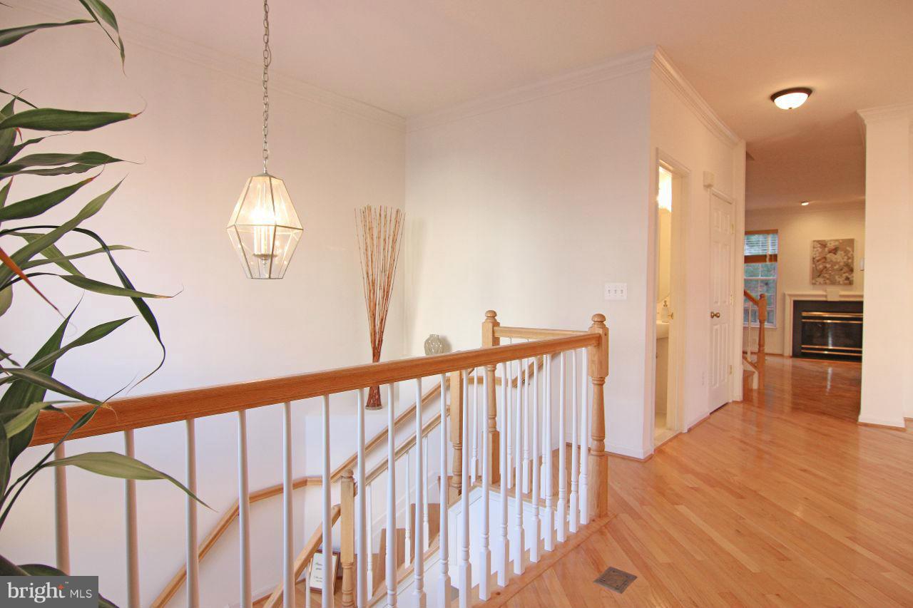 1260 Wild Hawthorn Way Reston, VA 20194 - Photo 22 of 30 Living Room