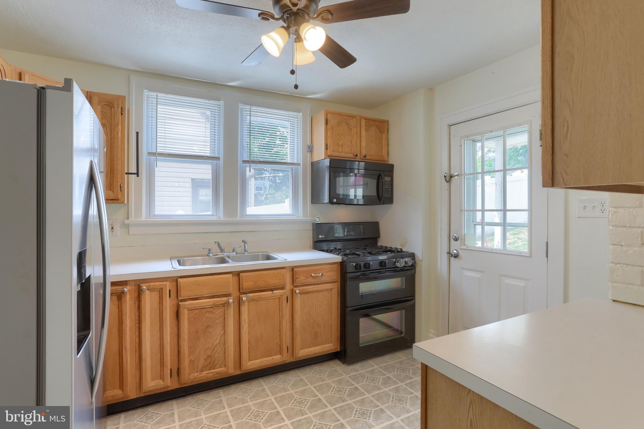 3312 Spring Street Harrisburg, PA 17109 - Photo 9 of 40 Kitchen