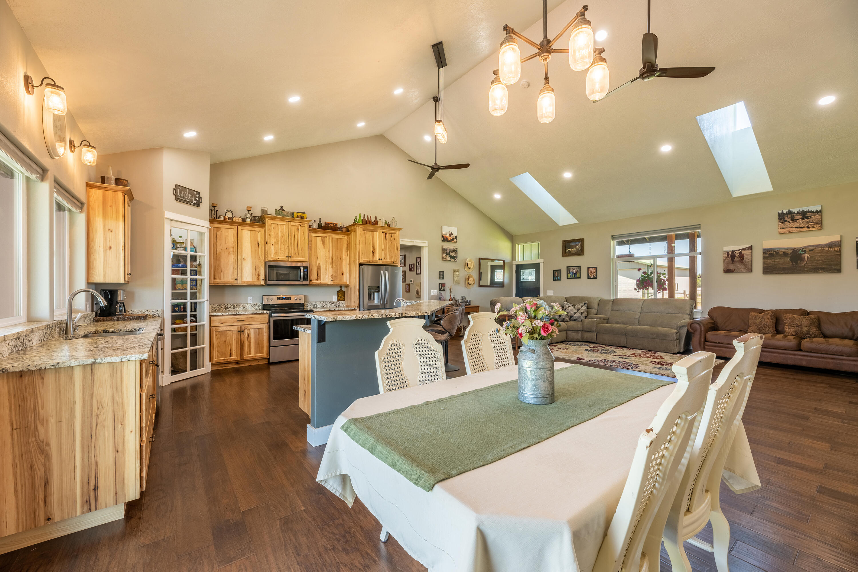 402 Apollo Road Prineville, OR 97754 - Photo 18 of 67 402NWApolloRd-Interior-31