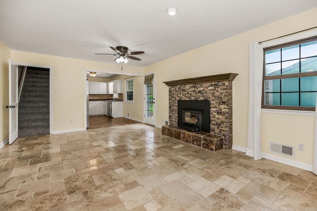 319 Southeast Ridgeview Drive Lee's Summit, MO 64063 - Photo 8 of 38