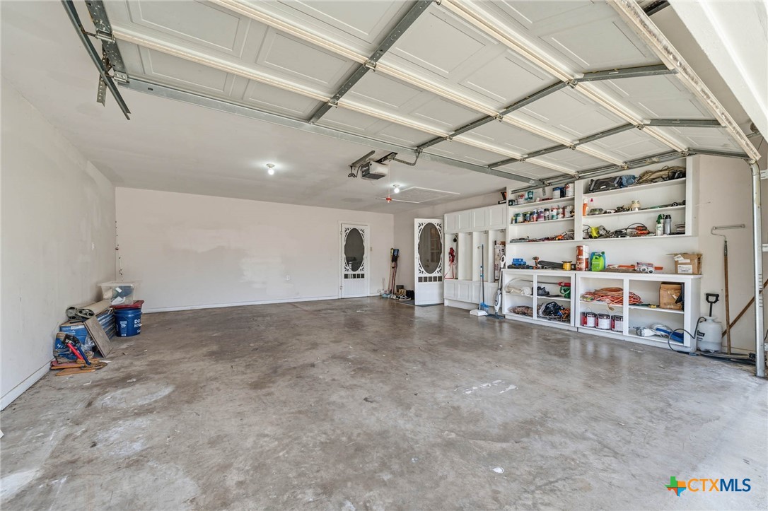 888 Shanklin Road Belton, TX 76513 - Photo 29 of 48 Garage