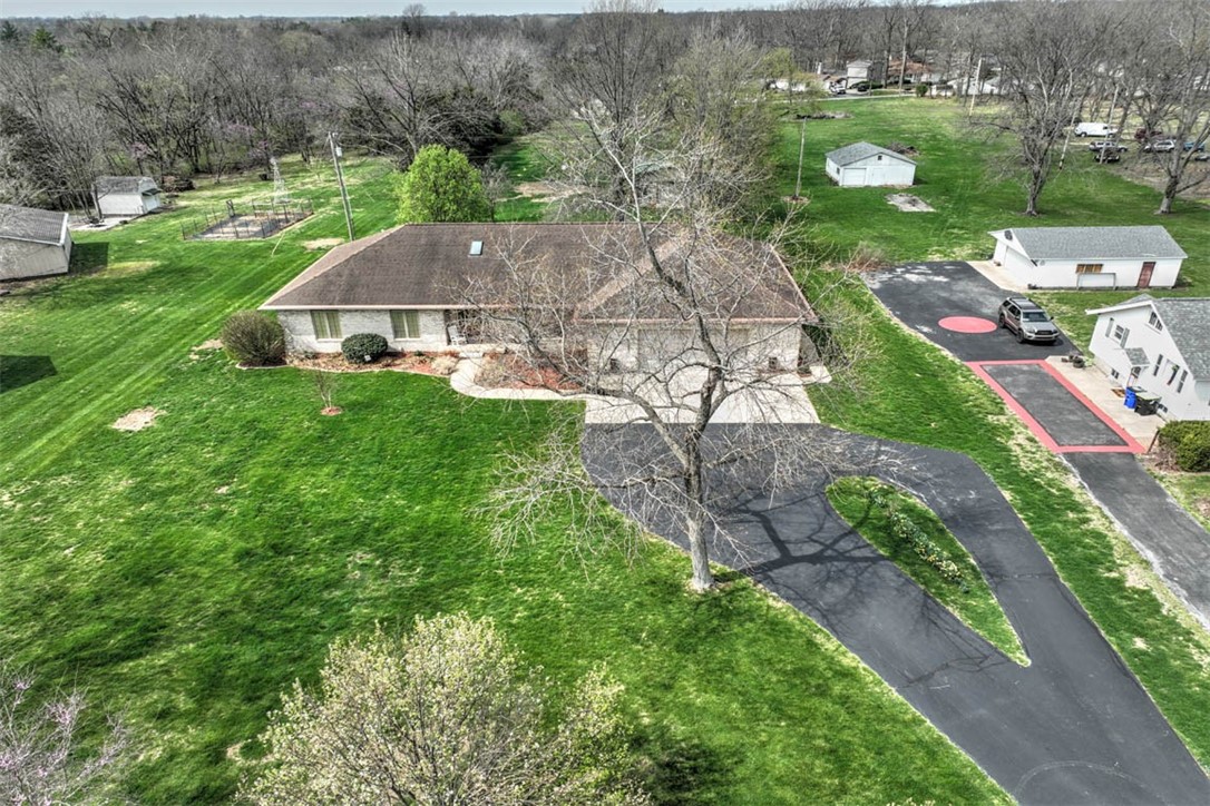 2731 South Taylor Road Decatur, IL 62521 - Photo 3 of 37