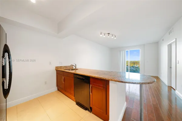 $2,200 | 7280 Southwest 90th Street, Unit 605, Miami, FL 33156