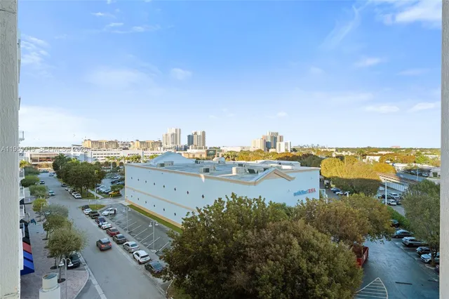 $2,350 | 7280 Southwest 90th Street, Unit 605, Miami, FL 33156