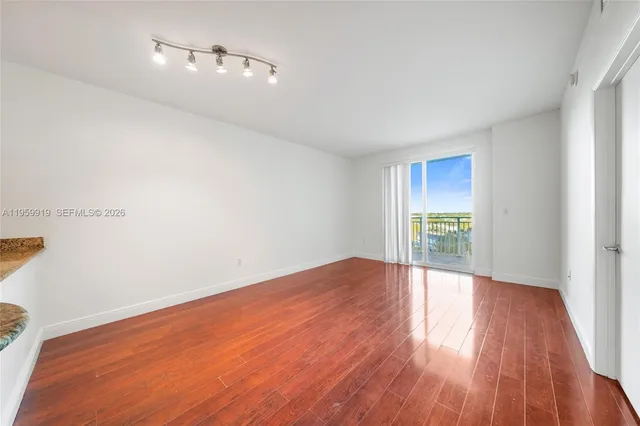 $2,350 | 7280 Southwest 90th Street, Unit 605, Miami, FL 33156