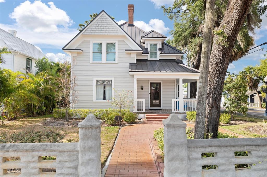 4 West Orange Street Tarpon Springs, FL 34689 - Photo 33 of 39 a front view of a house with garden