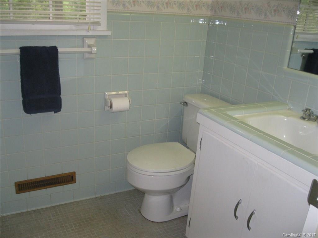 421 Fieldstone Road Mooresville, NC 28115 - Photo 14 of 18 a bathroom with a toilet and a sink