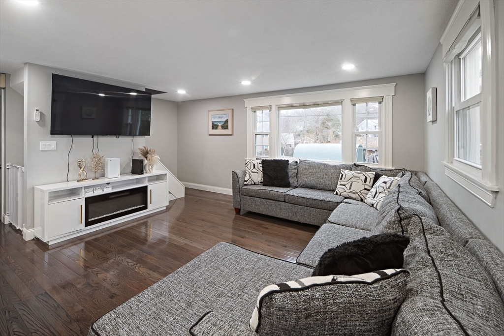 2 Finch Lane Gloucester, MA 01930 - Photo 5 of 20