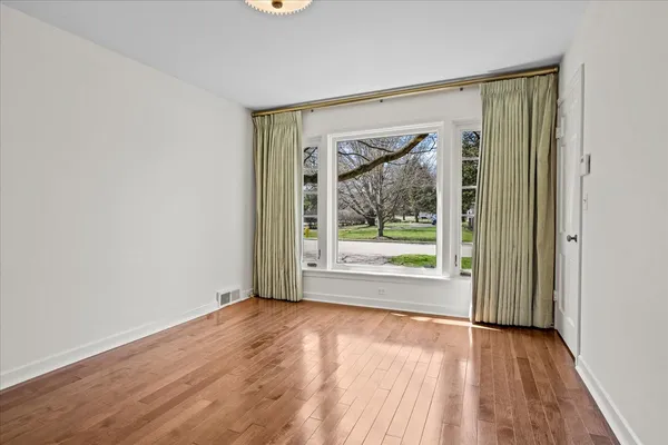 $1,095,000 | 1523 Tower Road, Winnetka, IL 60093