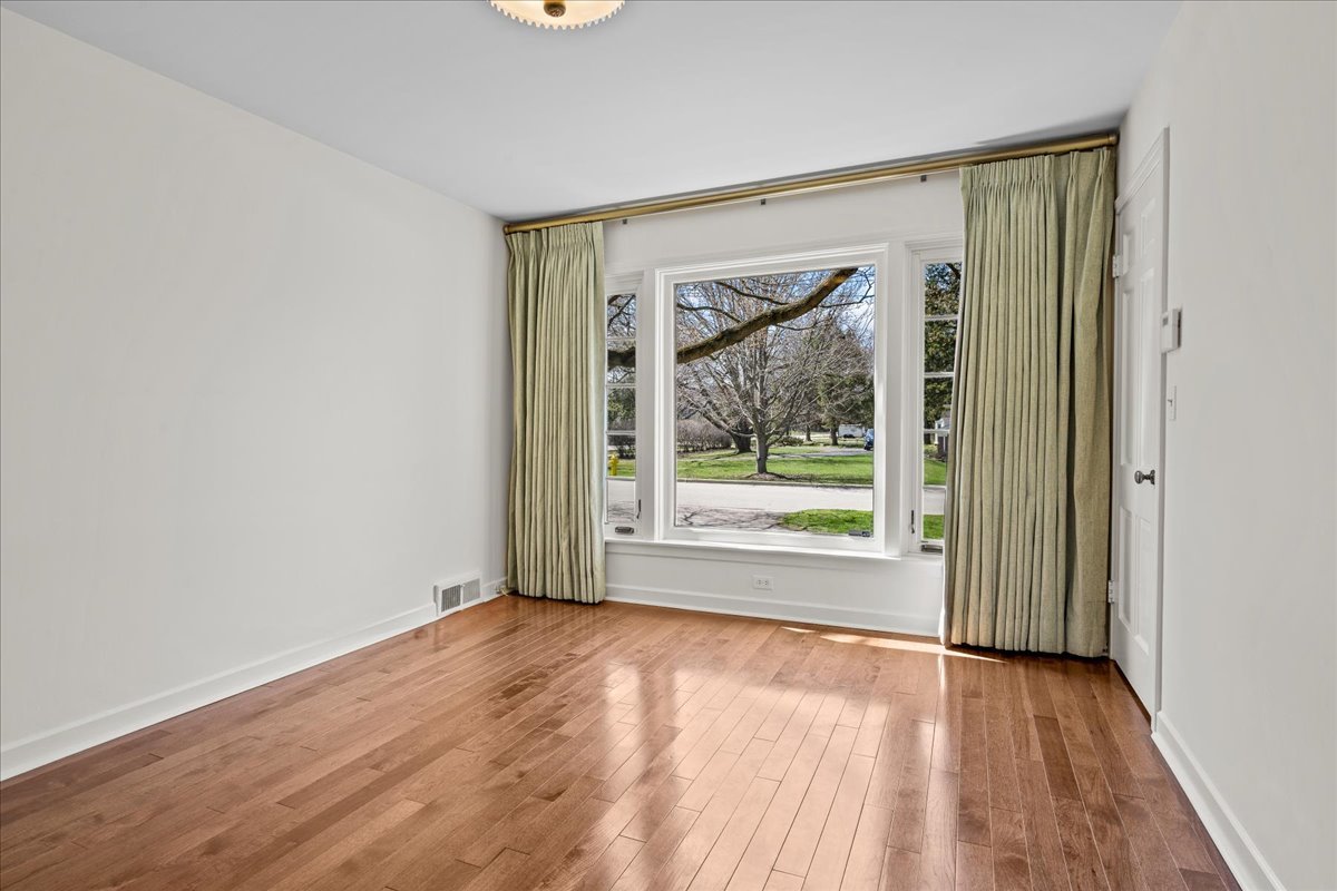 1523 Tower Road Winnetka, IL 60093 - Photo 11 of 29