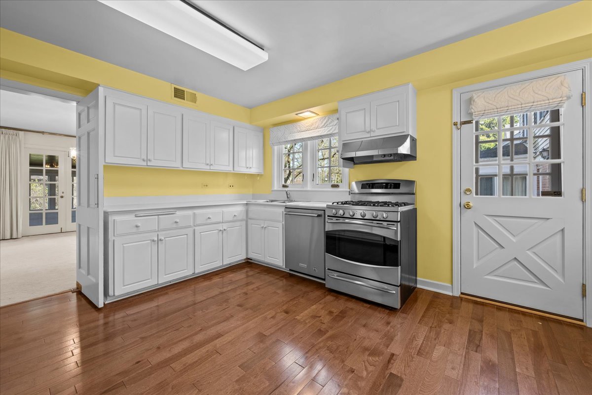 1523 Tower Road Winnetka, IL 60093 - Photo 12 of 29