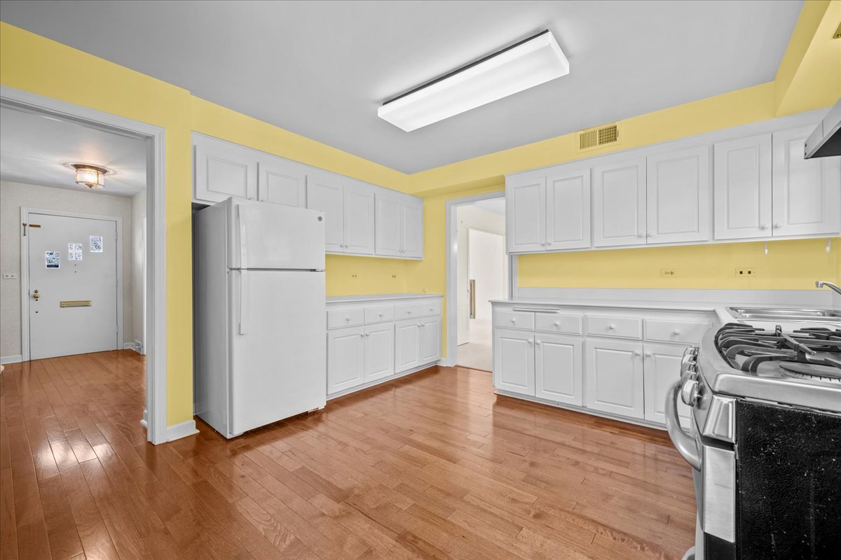 1523 Tower Road Winnetka, IL 60093 - Photo 14 of 29