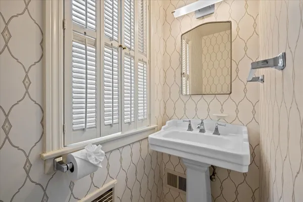 $1,095,000 | 1523 Tower Road, Winnetka, IL 60093