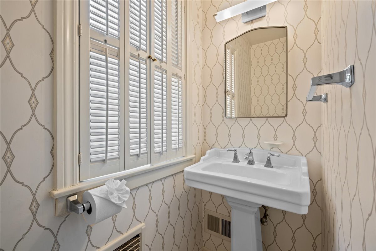 1523 Tower Road Winnetka, IL 60093 - Photo 15 of 29