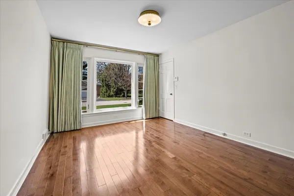 $1,095,000 | 1523 Tower Road, Winnetka, IL 60093