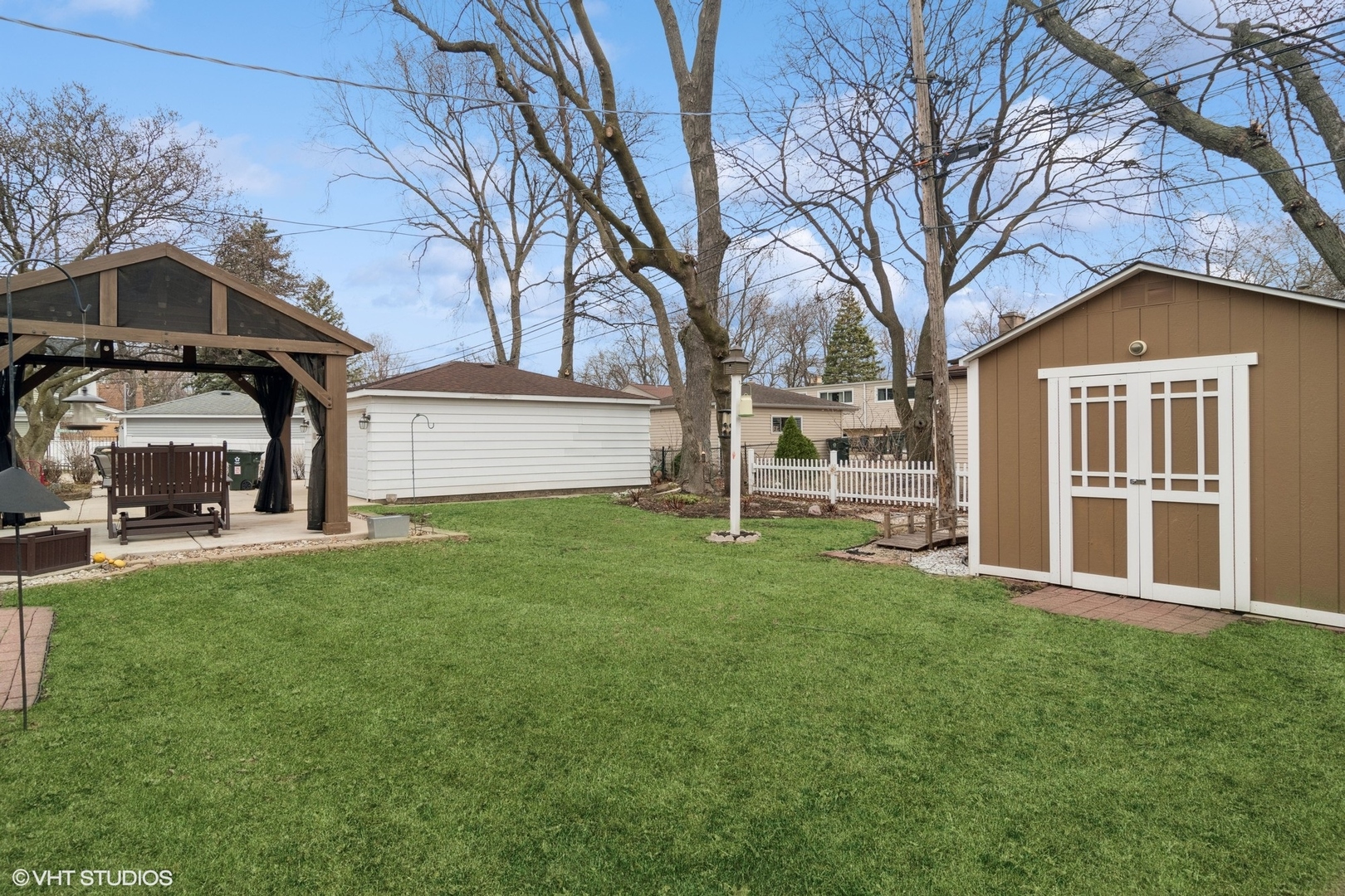 1505 Good Avenue Park Ridge, IL 60068 - Photo 17 of 19 a house view with a garden space