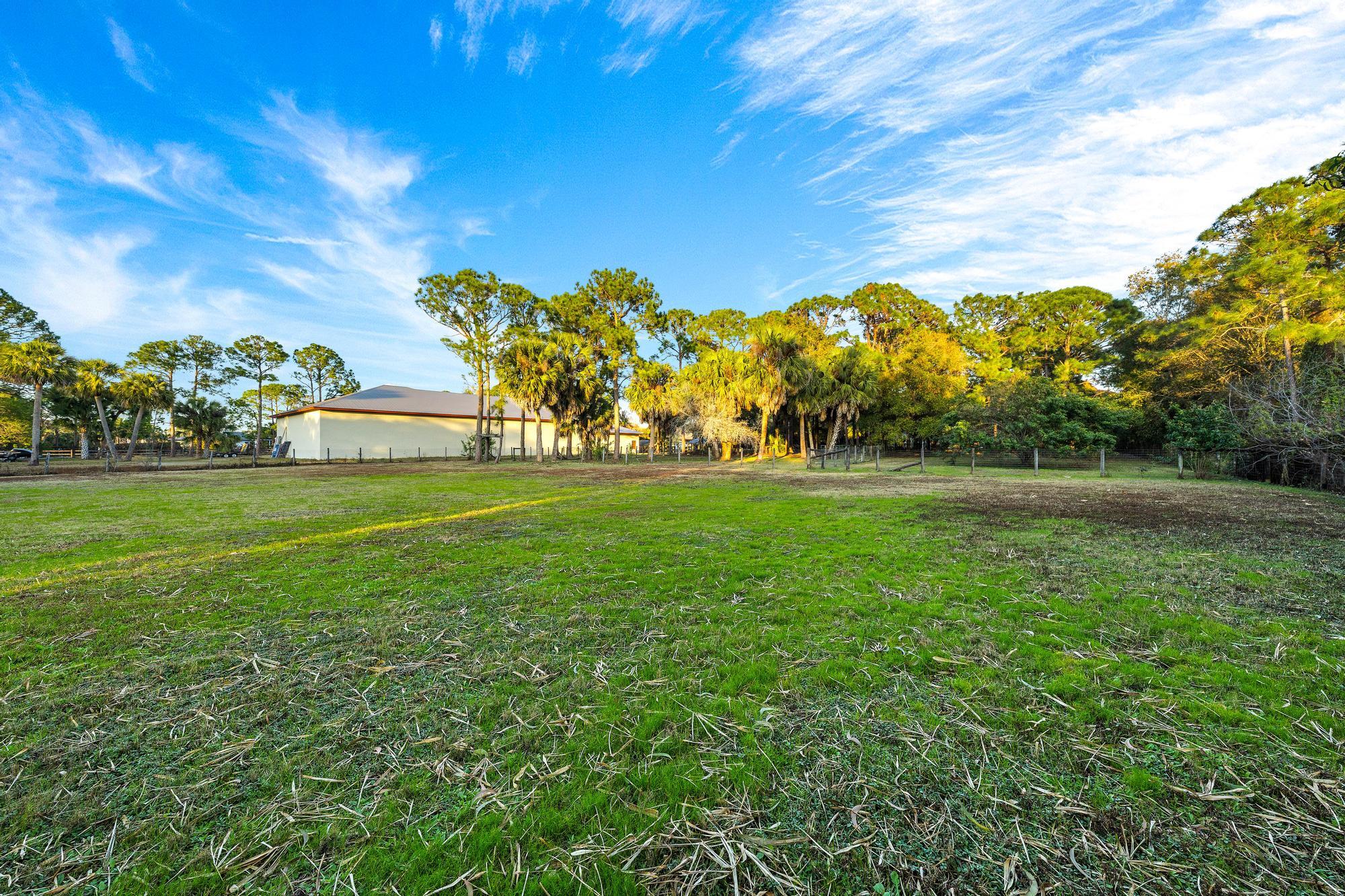 19150 Southeast Jupiter Road Jupiter, FL 33458 - Photo 4 of 58 Yard