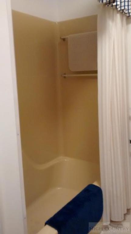 82 Spruce Pine Road Newland, NC 28657 - Photo 4 of 26 Gallery Image 4