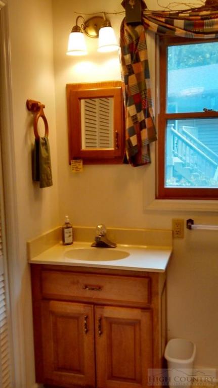82 Spruce Pine Road Newland, NC 28657 - Photo 10 of 26 Gallery Image 10