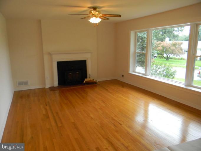 115 Charmuth Road Lutherville-Timonium, MD 21093 - Photo 9 of 12 Living Room