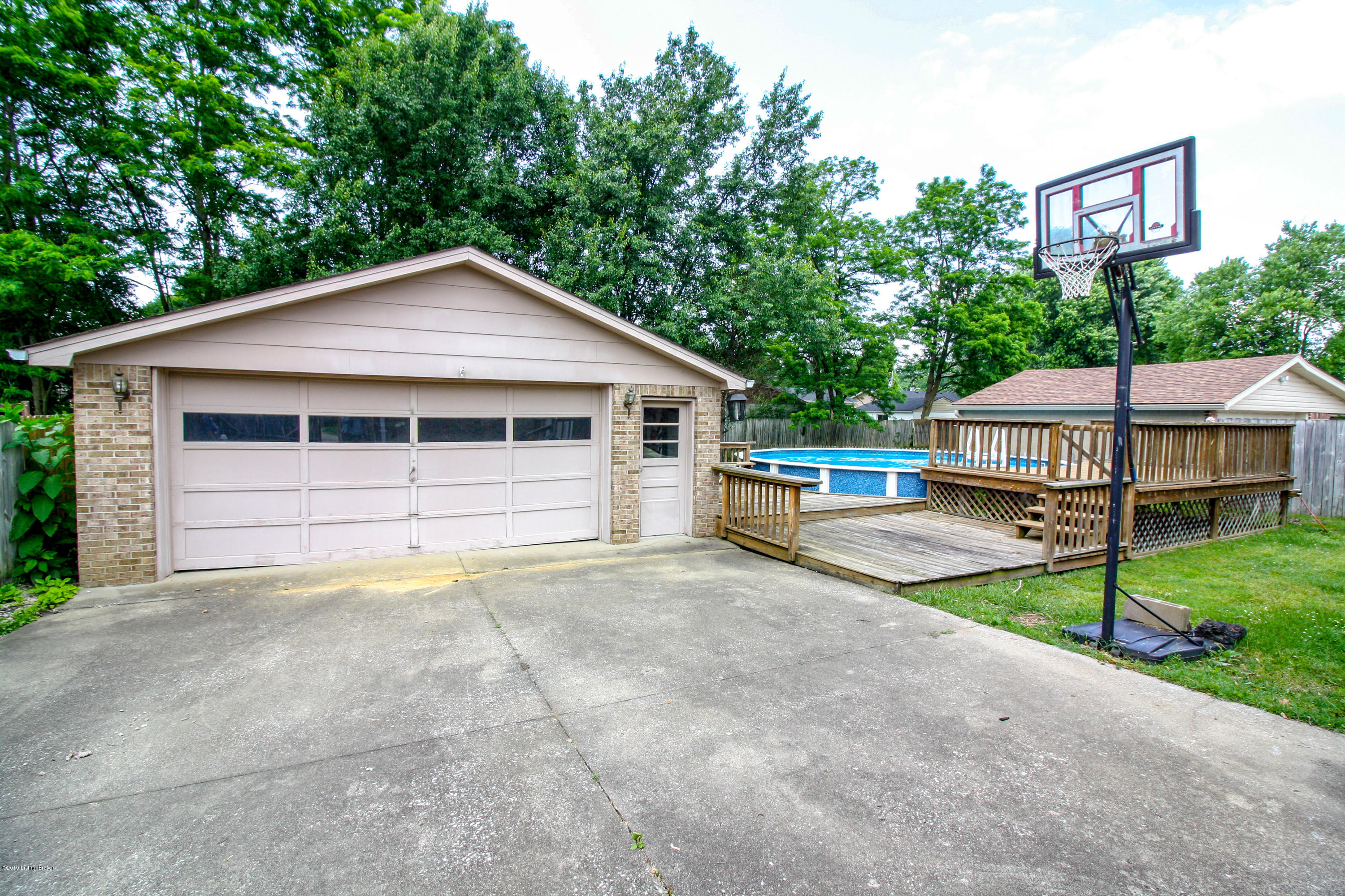 5608 Axbridge Road Louisville, KY 40216 - Photo 5 of 26 IMG_5442