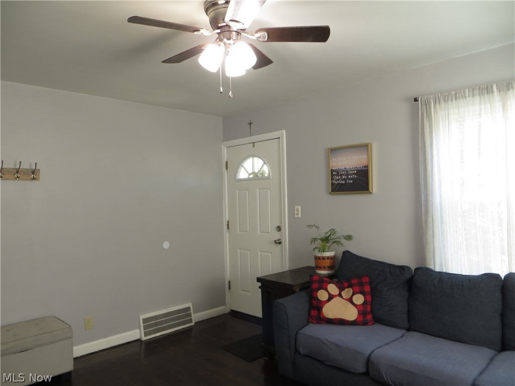 4347 Redding Road Cleveland, OH 44109 - Photo 10 of 50