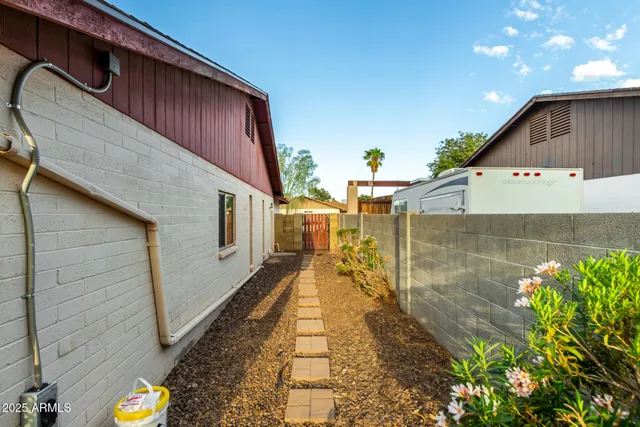 a view of a back yard of the house