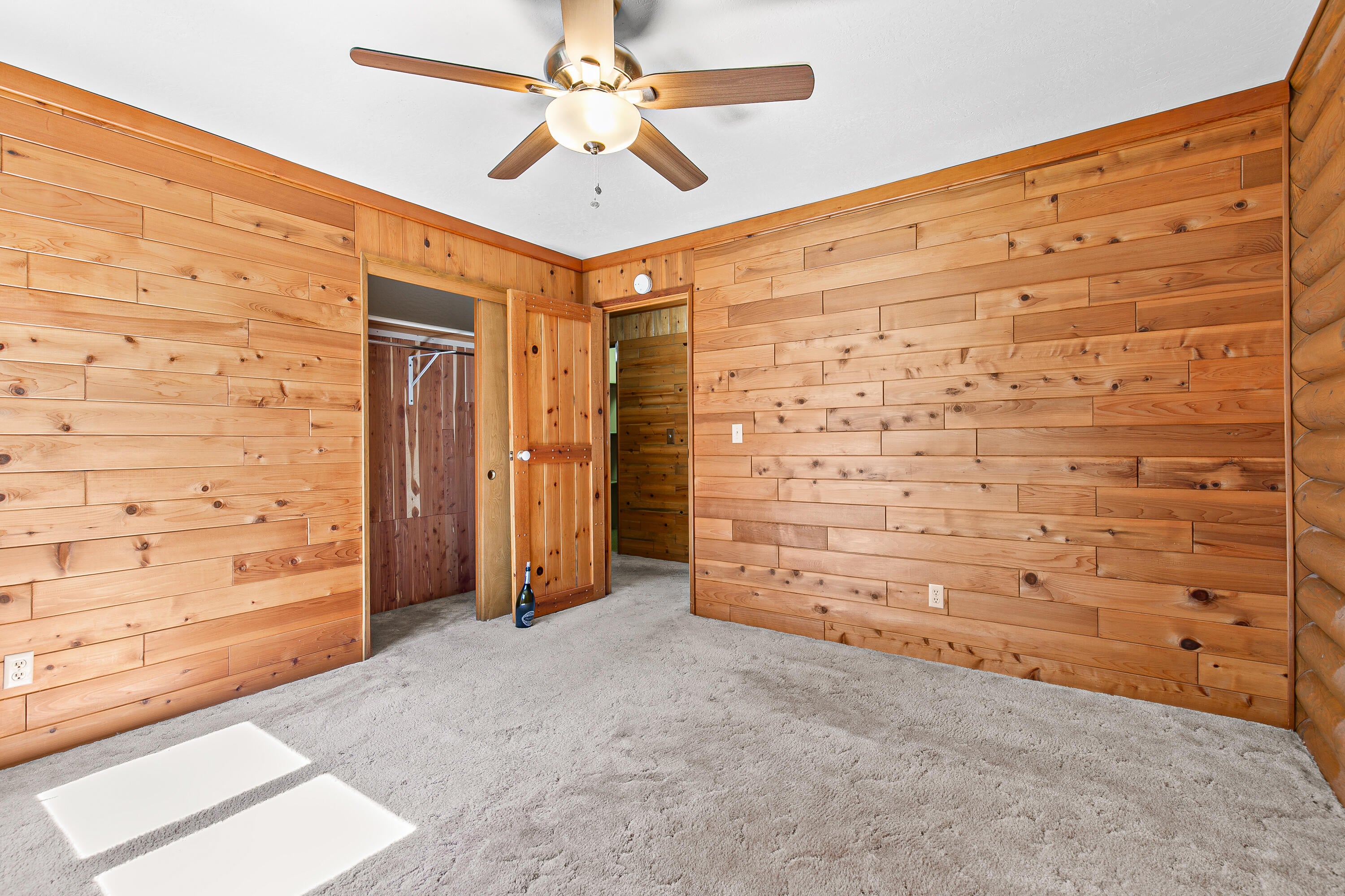 11597 Corp Ranch Road Ashland, OR 97520 - Photo 20 of 57 Second guest bedroom