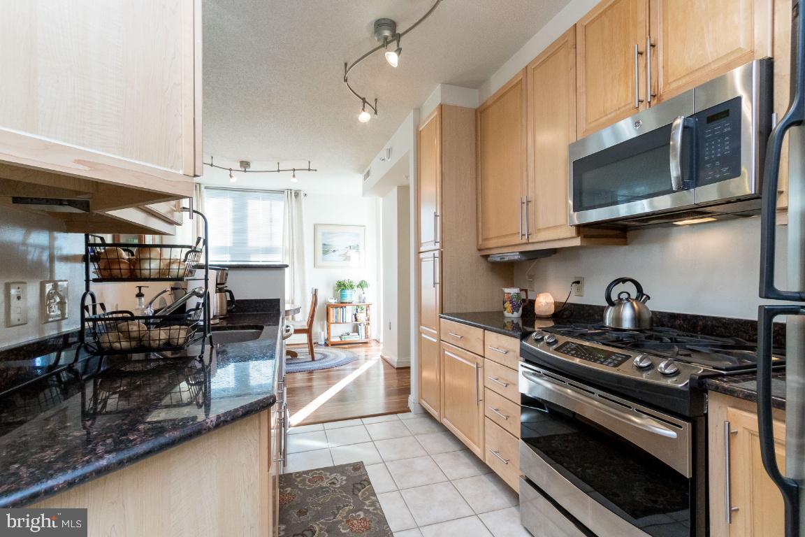 11760 Sunrise Valley Drive, Unit 301 Reston, VA 20191 - Photo 11 of 44 Kitchen