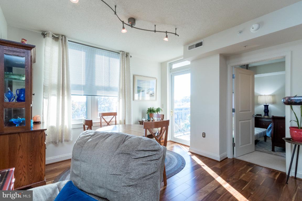 11760 Sunrise Valley Drive, Unit 301 Reston, VA 20191 - Photo 13 of 44 Dining