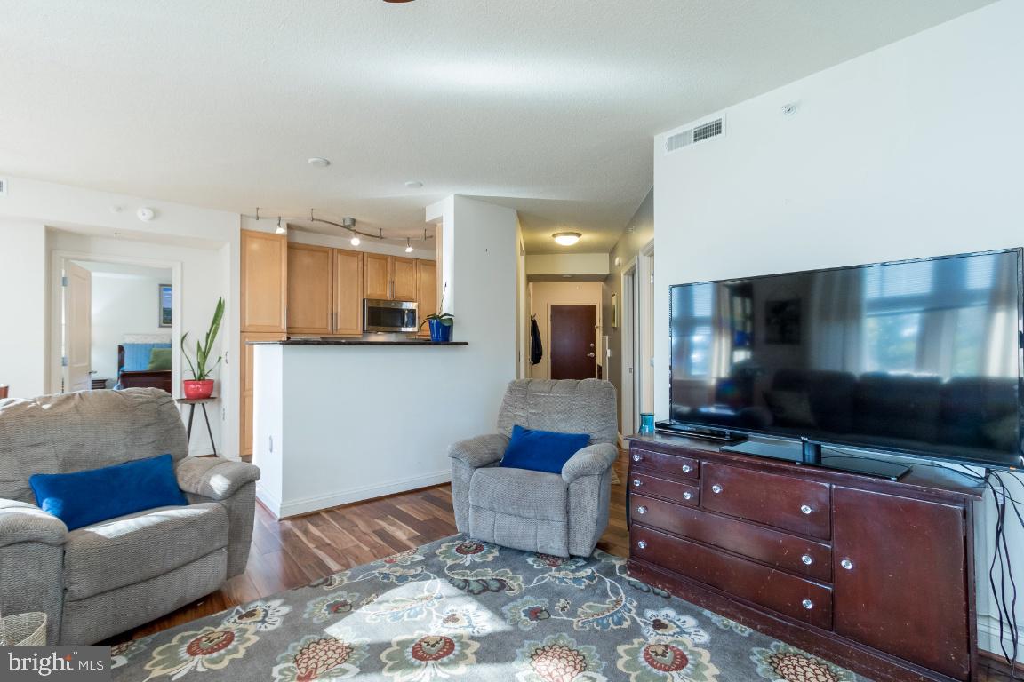 11760 Sunrise Valley Drive, Unit 301 Reston, VA 20191 - Photo 14 of 44 Living