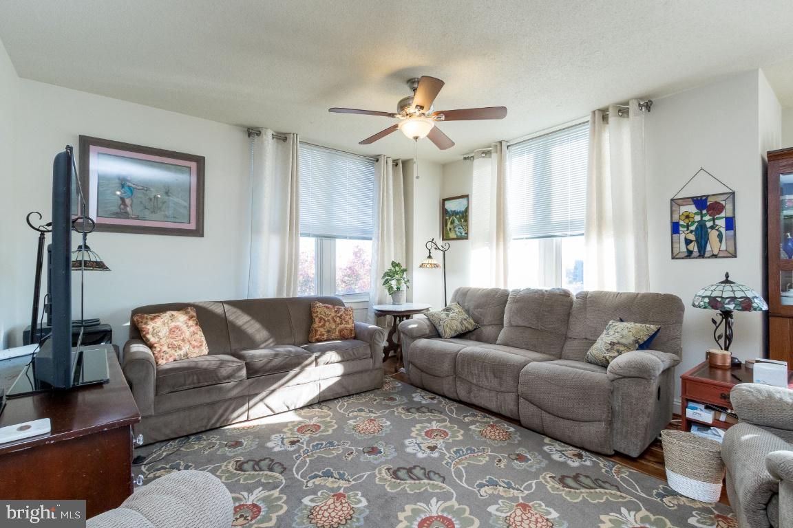 11760 Sunrise Valley Drive, Unit 301 Reston, VA 20191 - Photo 15 of 44 Living