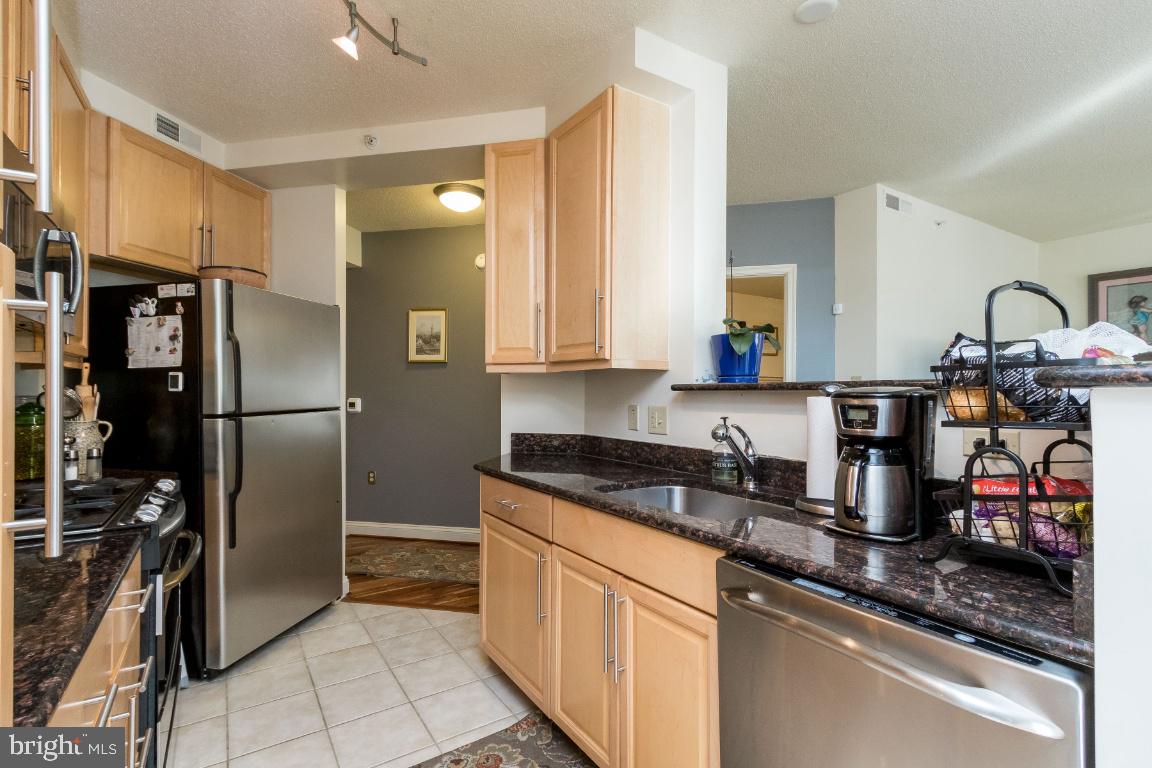 11760 Sunrise Valley Drive, Unit 301 Reston, VA 20191 - Photo 10 of 44 Kitchen