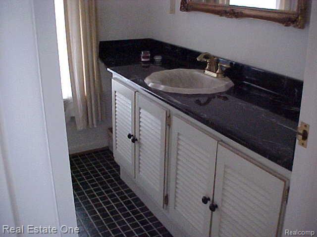 1901 South Garner Road Milford, MI 48380 - Photo 18 of 25 Lavatory
