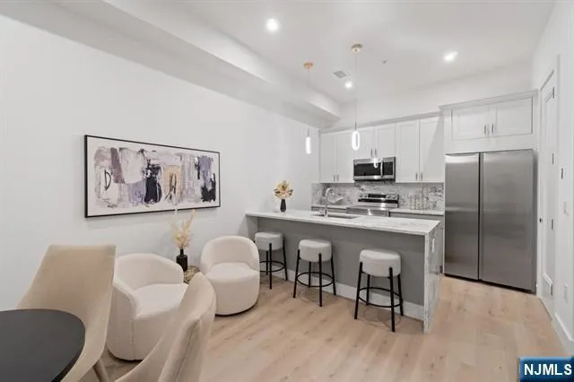 $2,375 | 491 Broadway, Unit 402, Bayonne, NJ 07002