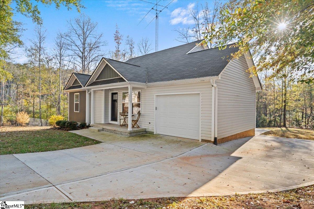 236 Autumnvale Drive Inman, SC 29349 - Photo 3 of 26
