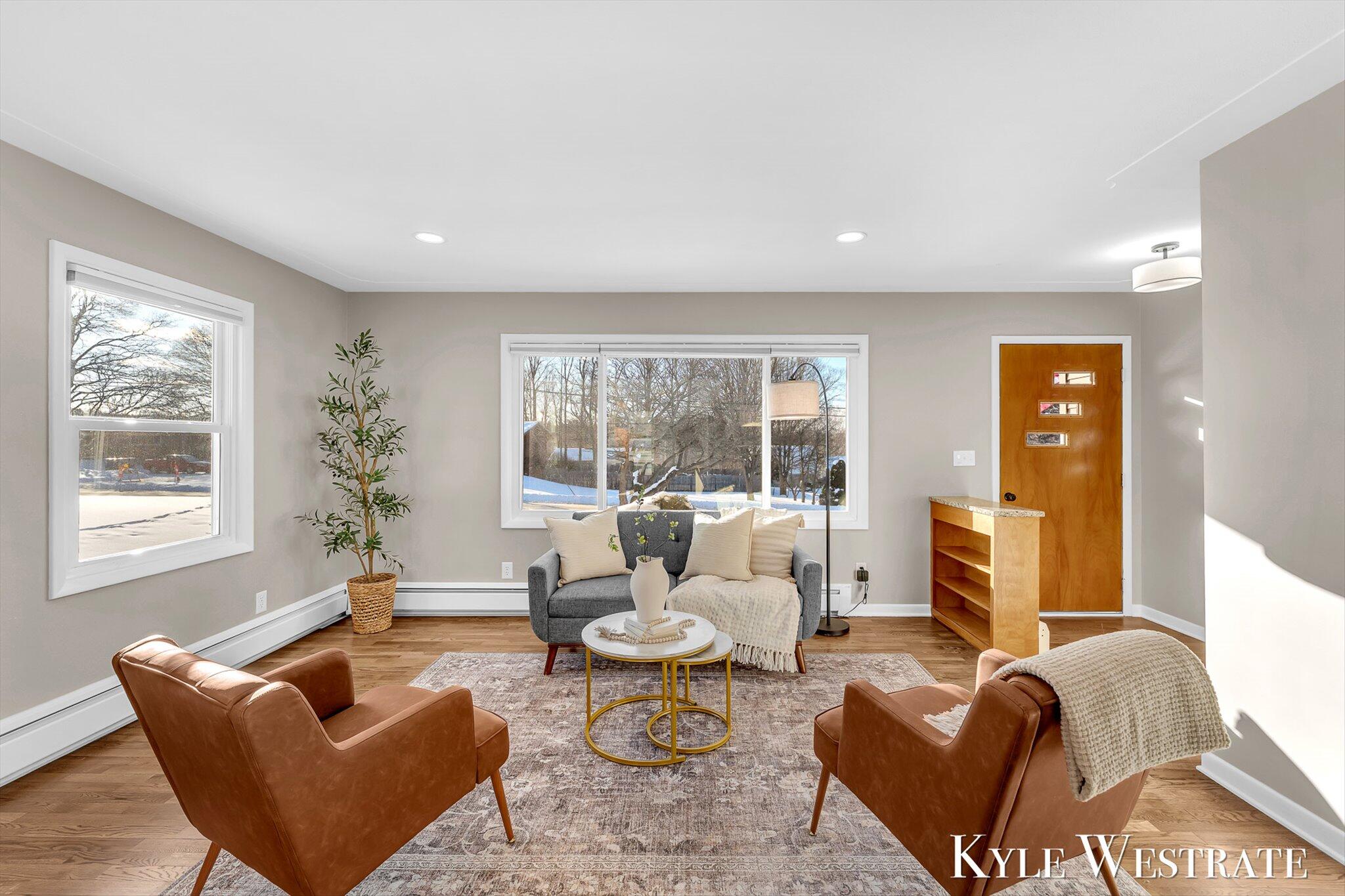 918 South Broas Street Belding, MI 48809 - Photo 3 of 29 10-AIV00335