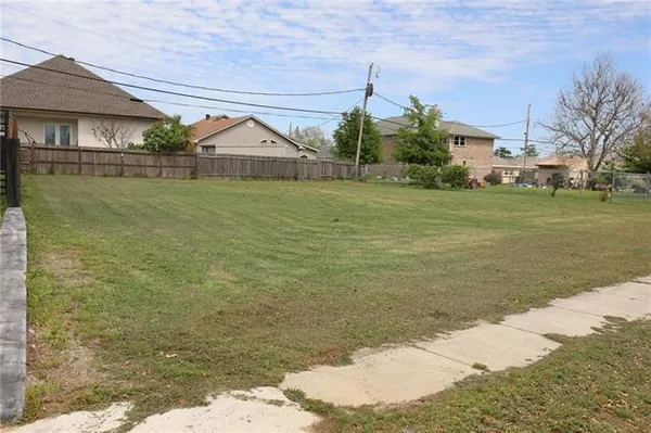 $69,999 | 309 Cougar Drive, Arabi, LA 70032