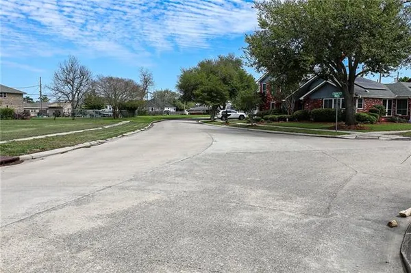 $69,999 | 309 Cougar Drive, Arabi, LA 70032