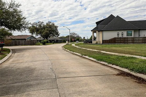$69,999 | 309 Cougar Drive, Arabi, LA 70032