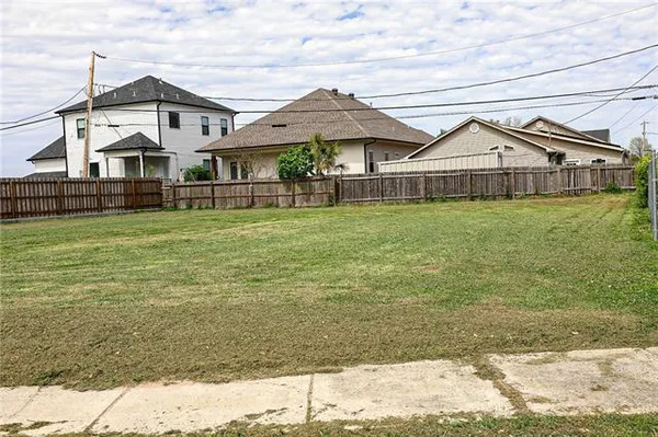 $69,999 | 309 Cougar Drive, Arabi, LA 70032