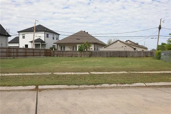 $69,999 | 309 Cougar Drive, Arabi, LA 70032
