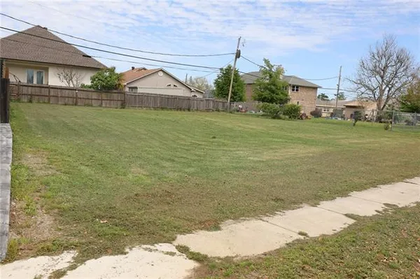 $69,999 | 309 Cougar Drive, Arabi, LA 70032