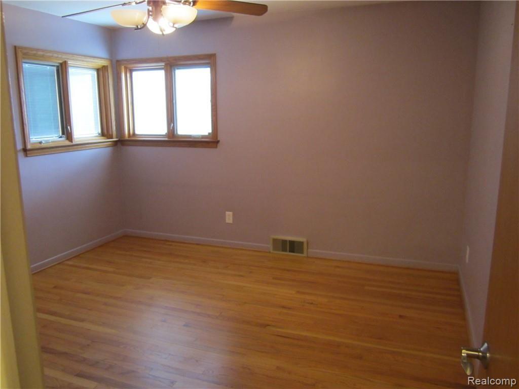 28518 Grobbel Warren, MI 48092 - Photo 4 of 17